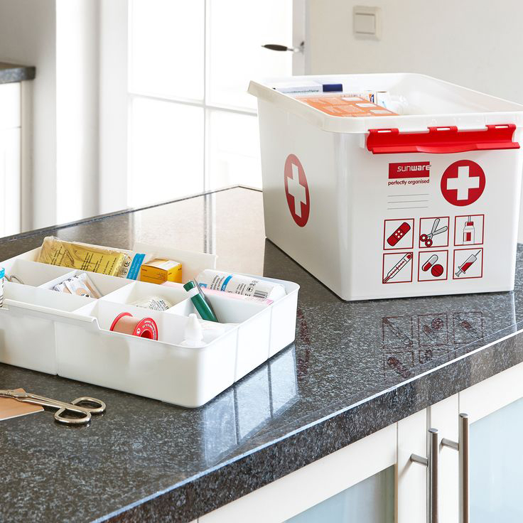 Acrylic First Aid Box1
